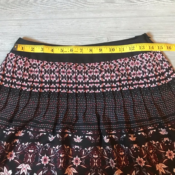 RW&CO Floral Print Mini Skirt in Black White Pink with Pleats for Spring Summer - Picture 6 of 7